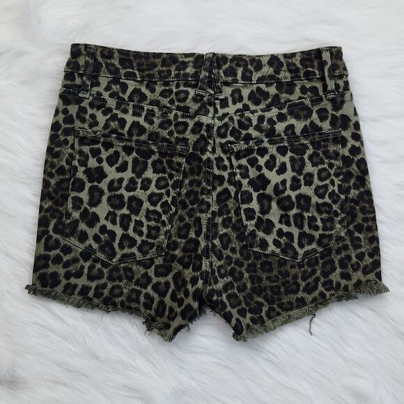 Good American NWT Sage Olive Green Leopard Print cut off jean shorts Size 6 / 28 - Picture 9 of 9